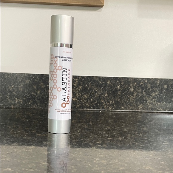 Skincare Hydratint Pro Mineral Sunscreen - Silver - Picture 1 of 1